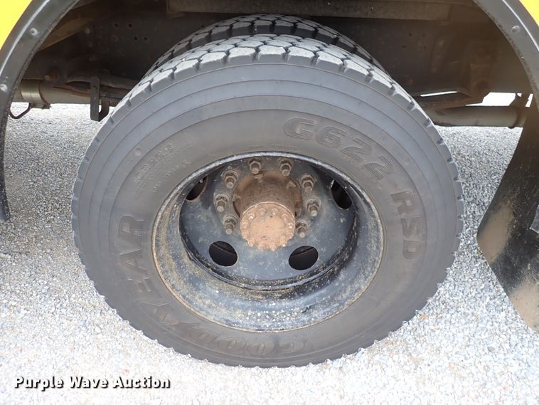 image for item DJ5728 2002 Chevrolet Bluebird  school bus