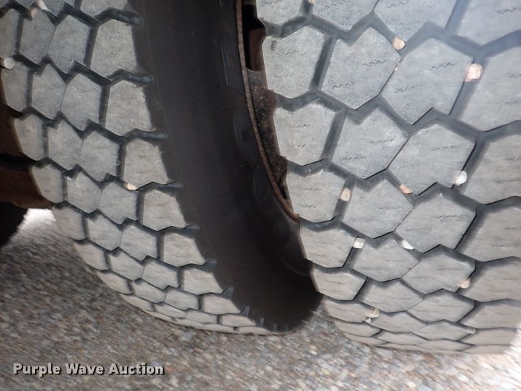 image for item DJ5728 2002 Chevrolet Bluebird  school bus