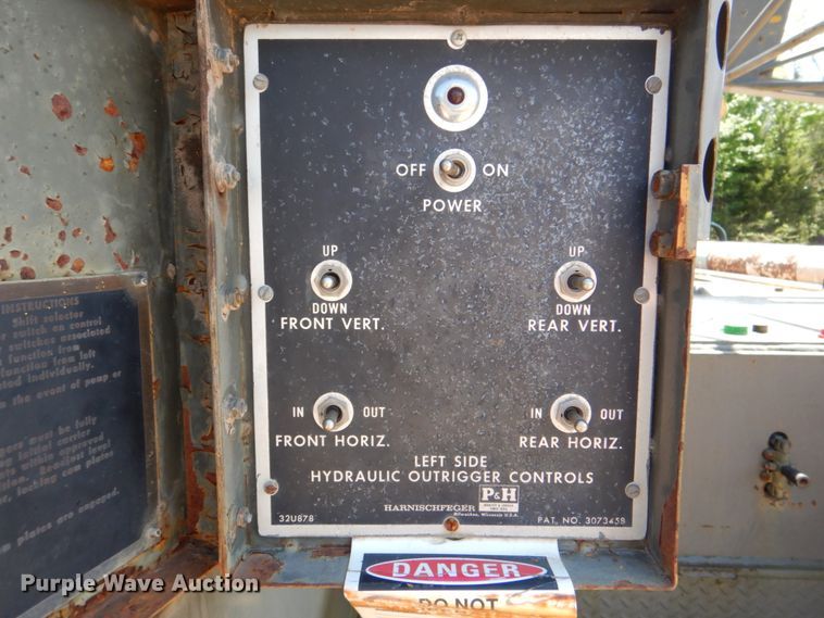 image for item DK5658 1978 Harnischfeger 325TC  truck crane