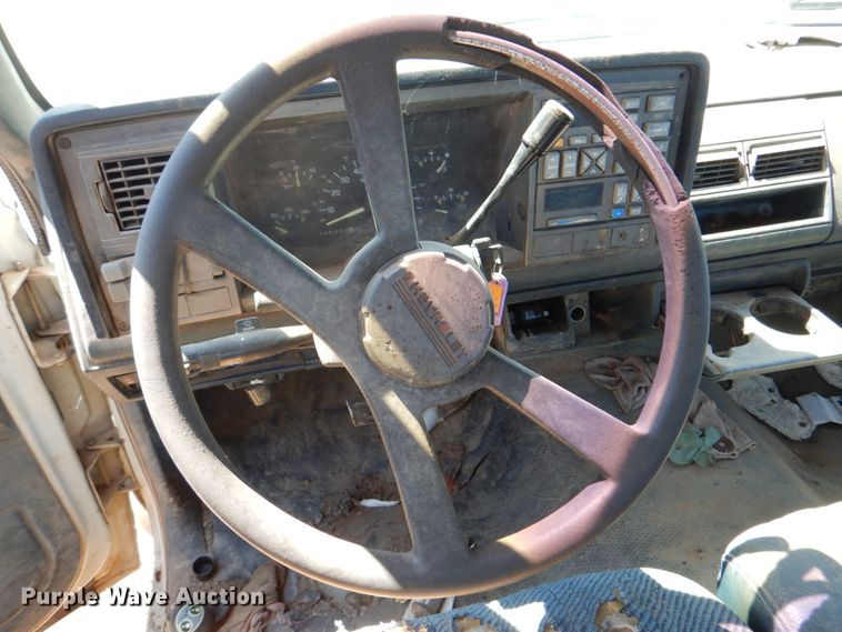 image for item DK5661 1993 Chevrolet Cheyenne 1500  Ext. Cab pickup truck