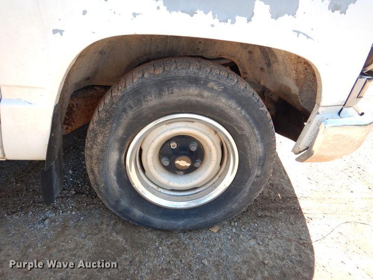 image for item DK5661 1993 Chevrolet Cheyenne 1500  Ext. Cab pickup truck