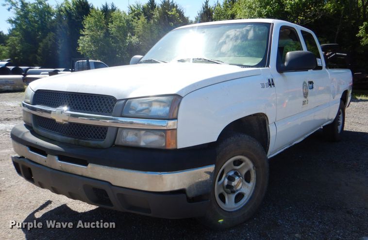image for item DK5662 2004 Chevrolet Silverado 1500  Ext. Cab pickup truck