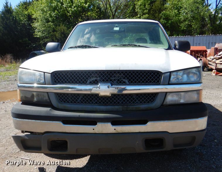 image for item DK5662 2004 Chevrolet Silverado 1500  Ext. Cab pickup truck