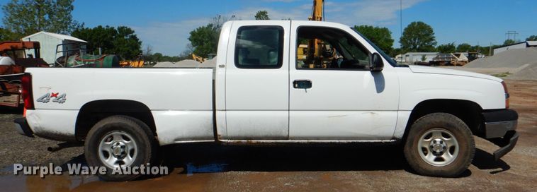 image for item DK5662 2004 Chevrolet Silverado 1500  Ext. Cab pickup truck