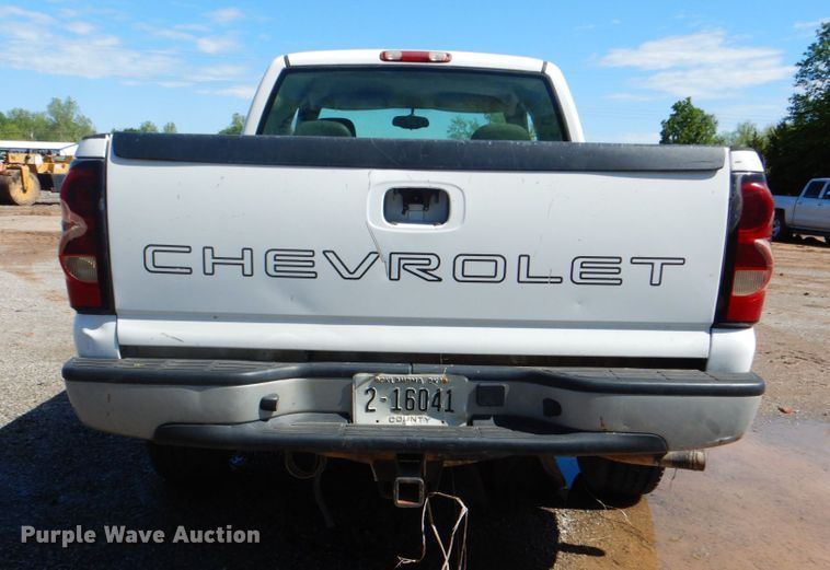 image for item DK5662 2004 Chevrolet Silverado 1500  Ext. Cab pickup truck