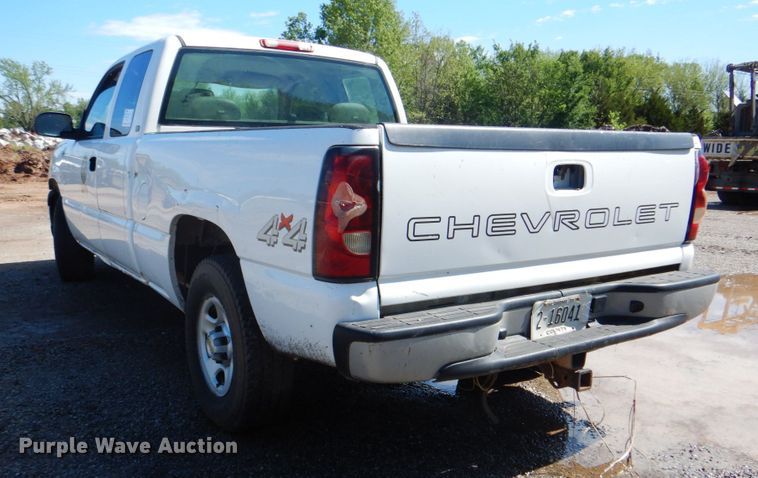 image for item DK5662 2004 Chevrolet Silverado 1500  Ext. Cab pickup truck