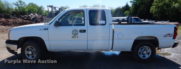 image for item DK5662 2004 Chevrolet Silverado 1500  Ext. Cab pickup truck