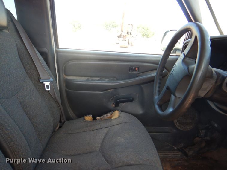 image for item DK5662 2004 Chevrolet Silverado 1500  Ext. Cab pickup truck