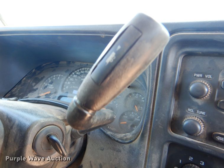 image for item DK5662 2004 Chevrolet Silverado 1500  Ext. Cab pickup truck