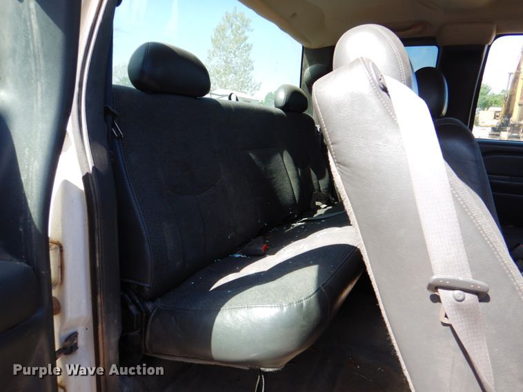 image for item DK5662 2004 Chevrolet Silverado 1500  Ext. Cab pickup truck