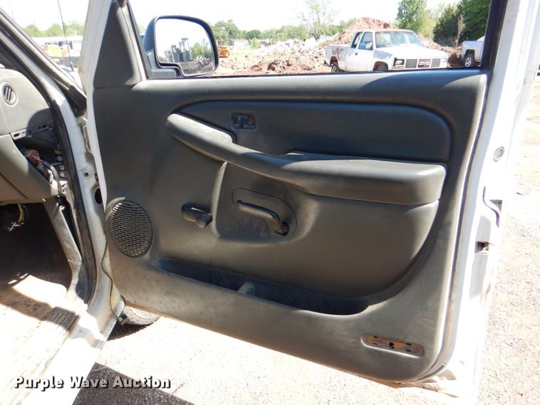 image for item DK5662 2004 Chevrolet Silverado 1500  Ext. Cab pickup truck