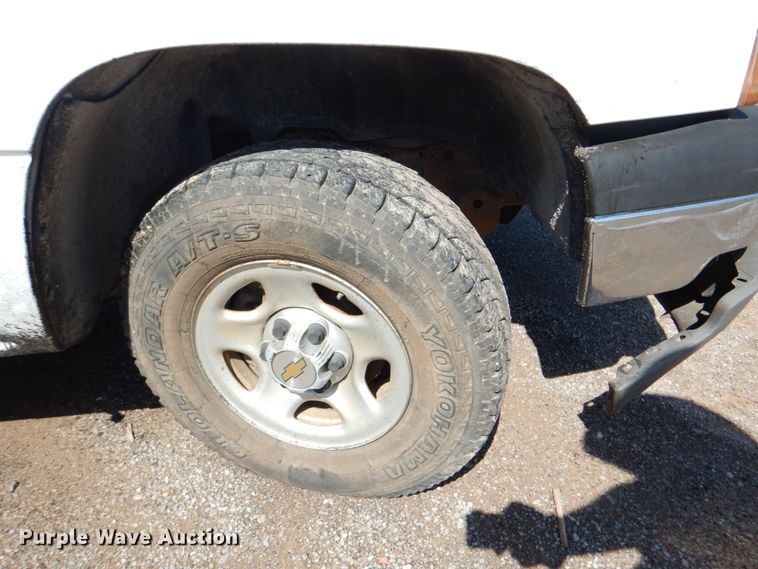 image for item DK5662 2004 Chevrolet Silverado 1500  Ext. Cab pickup truck