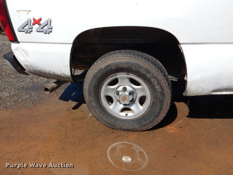 image for item DK5662 2004 Chevrolet Silverado 1500  Ext. Cab pickup truck