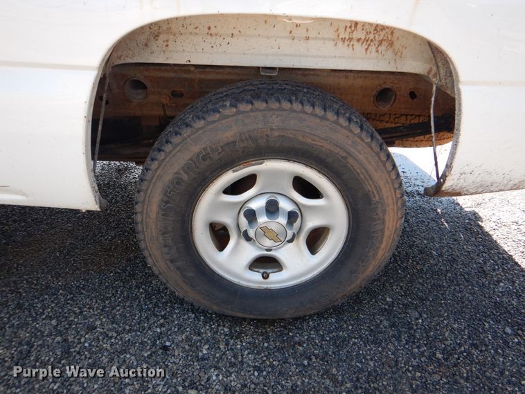 image for item DK5662 2004 Chevrolet Silverado 1500  Ext. Cab pickup truck