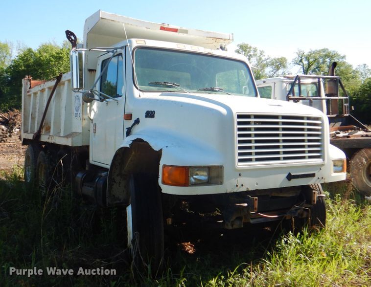 image for item DK5669 1995 International 4900  dump truck