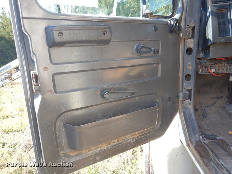 image for item DK5669 1995 International 4900  dump truck