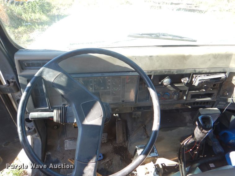 image for item DK5669 1995 International 4900  dump truck