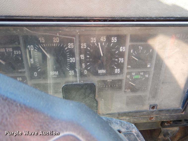 image for item DK5669 1995 International 4900  dump truck