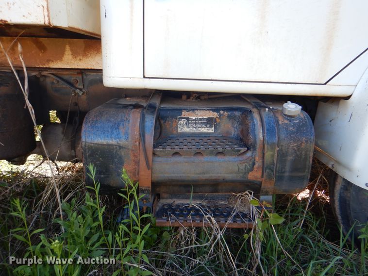 image for item DK5669 1995 International 4900  dump truck