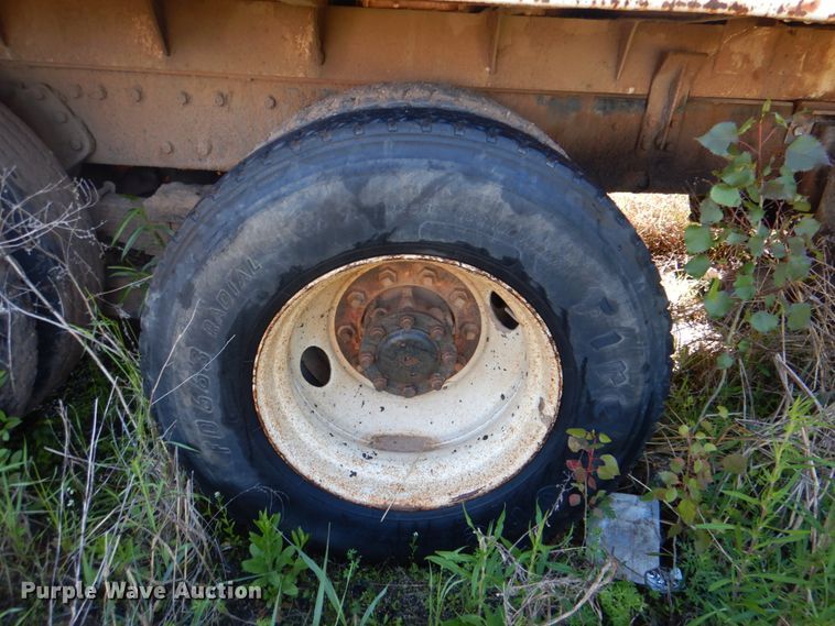 image for item DK5669 1995 International 4900  dump truck