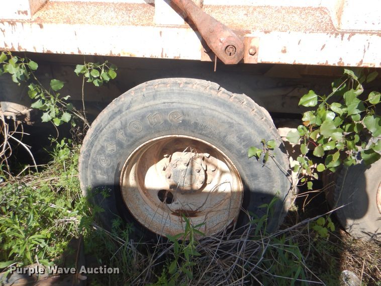 image for item DK5669 1995 International 4900  dump truck