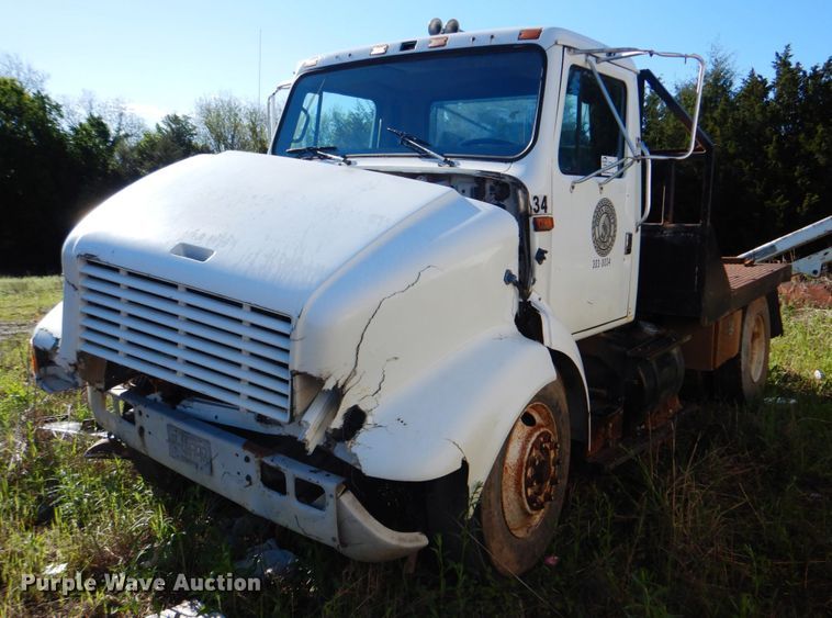 image for item DK5670 1991 International 8100  flatbed truck