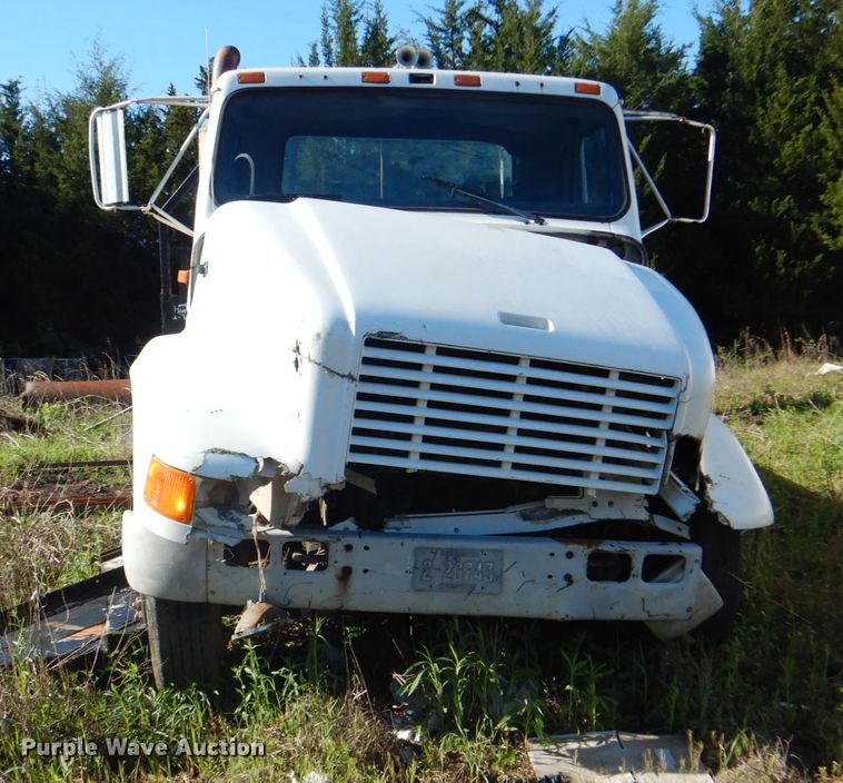 image for item DK5670 1991 International 8100  flatbed truck
