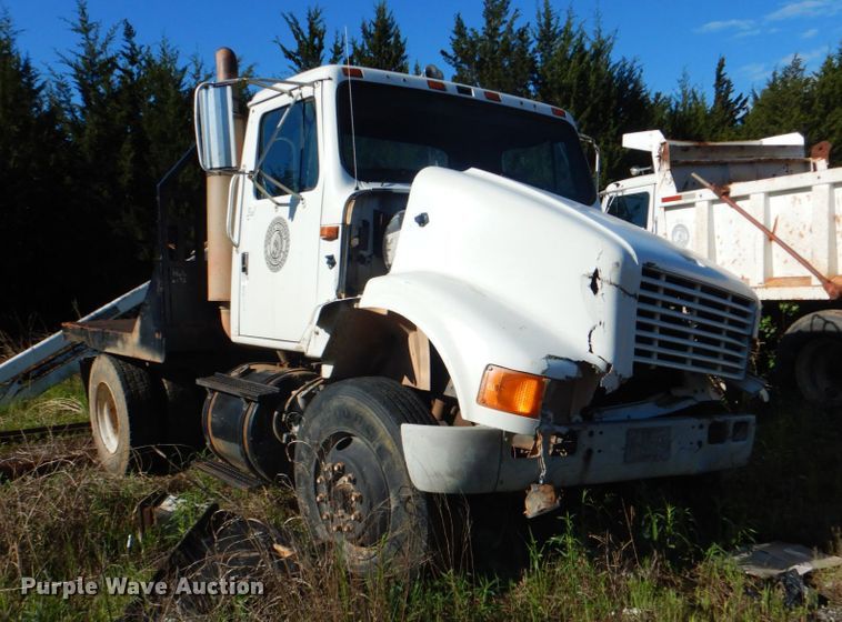 image for item DK5670 1991 International 8100  flatbed truck