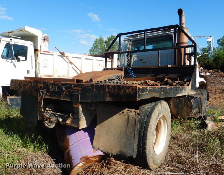 image for item DK5670 1991 International 8100  flatbed truck