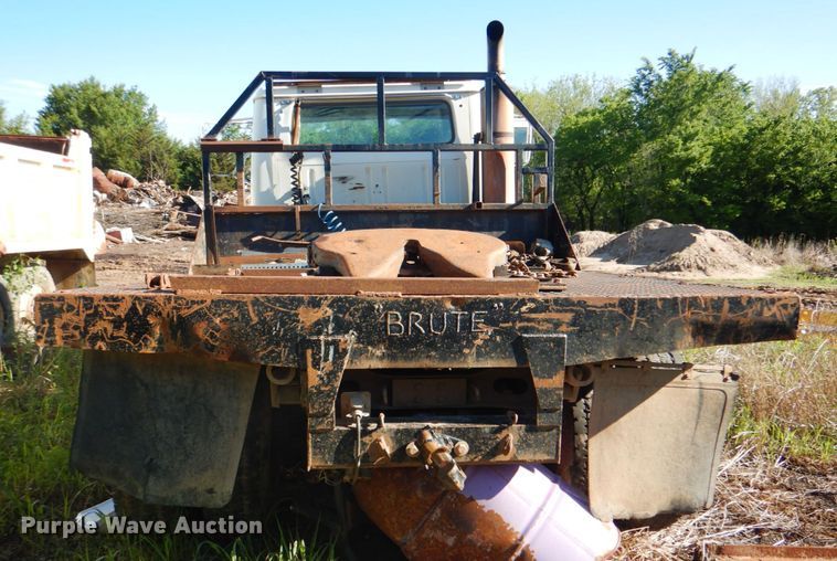 image for item DK5670 1991 International 8100  flatbed truck