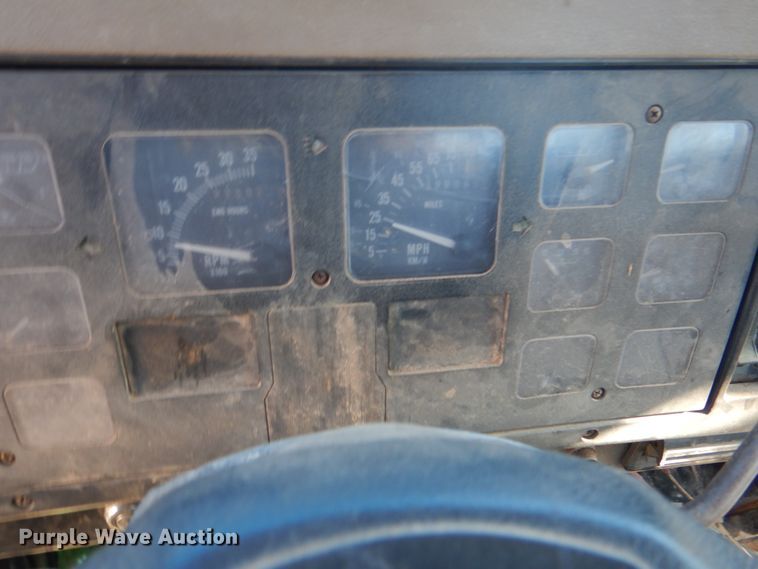 image for item DK5670 1991 International 8100  flatbed truck