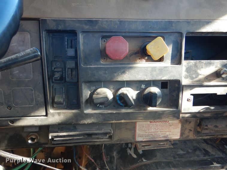 image for item DK5670 1991 International 8100  flatbed truck