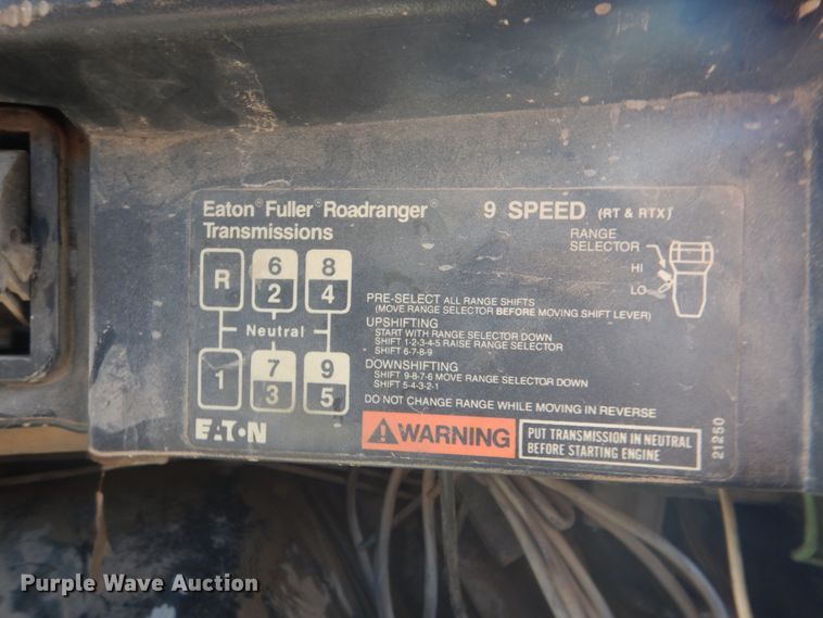 image for item DK5670 1991 International 8100  flatbed truck