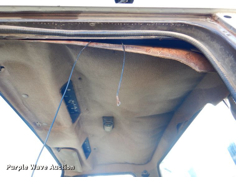 image for item DK5670 1991 International 8100  flatbed truck