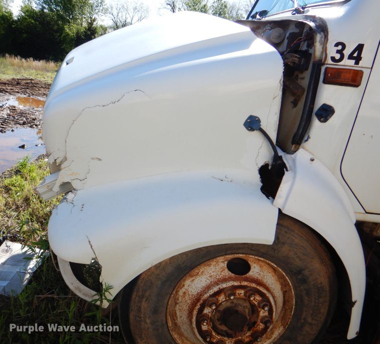 image for item DK5670 1991 International 8100  flatbed truck