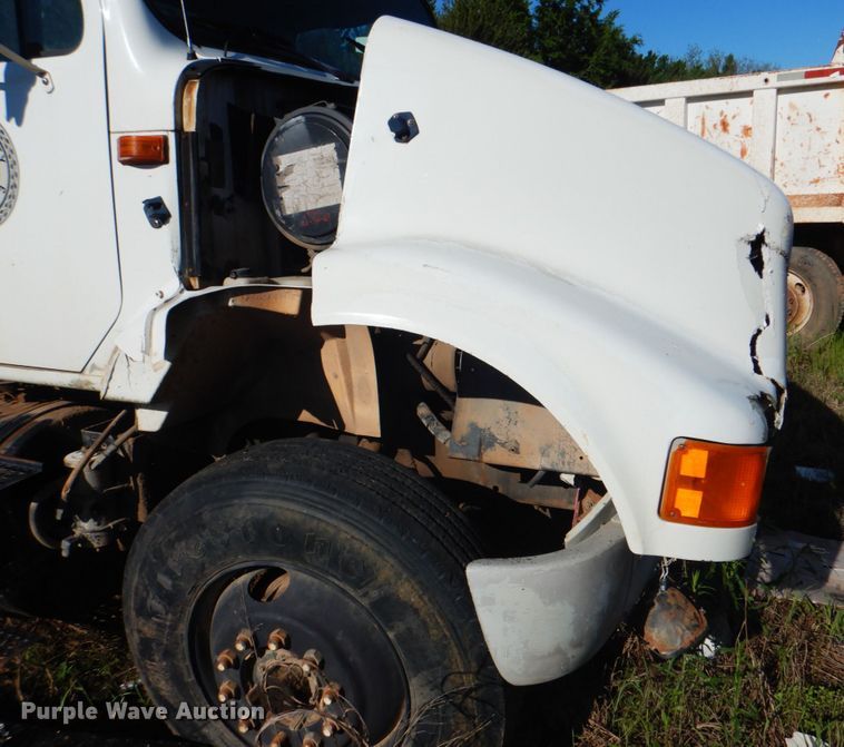 image for item DK5670 1991 International 8100  flatbed truck