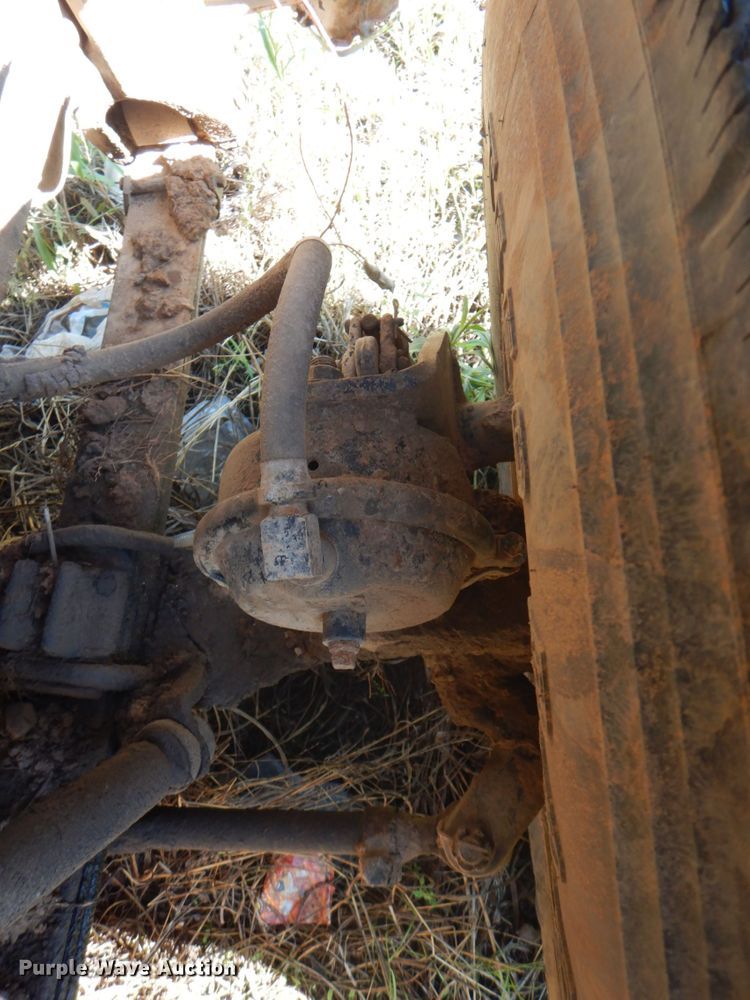 image for item DK5670 1991 International 8100  flatbed truck