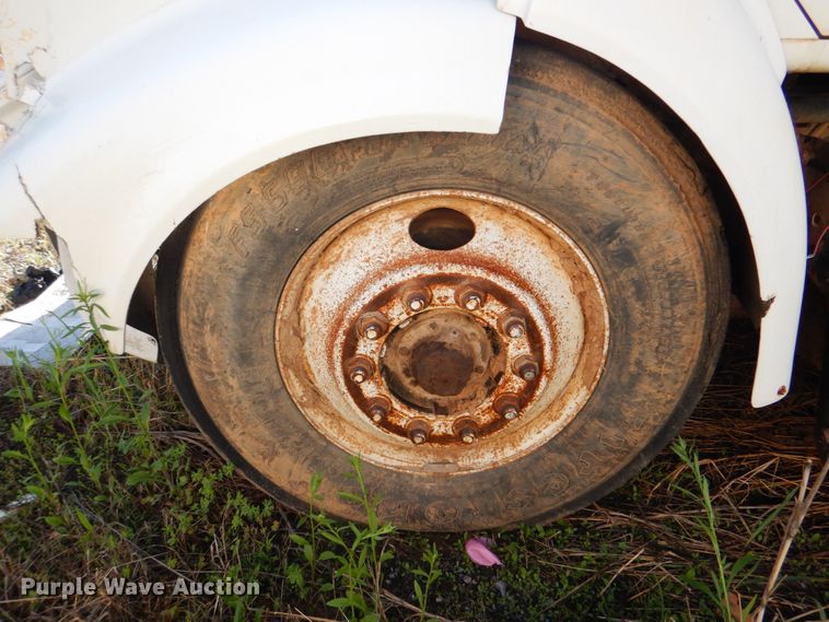 image for item DK5670 1991 International 8100  flatbed truck