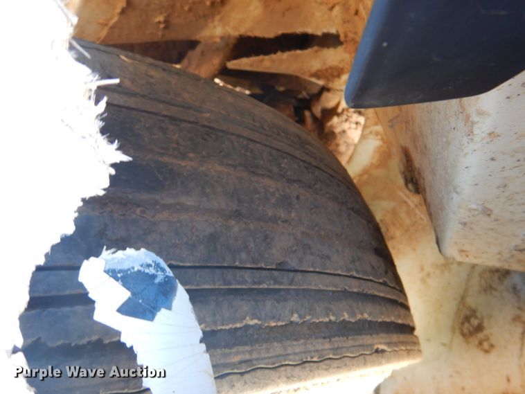 image for item DK5670 1991 International 8100  flatbed truck