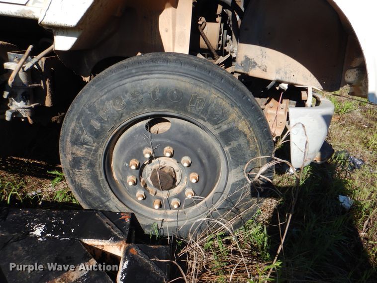 image for item DK5670 1991 International 8100  flatbed truck