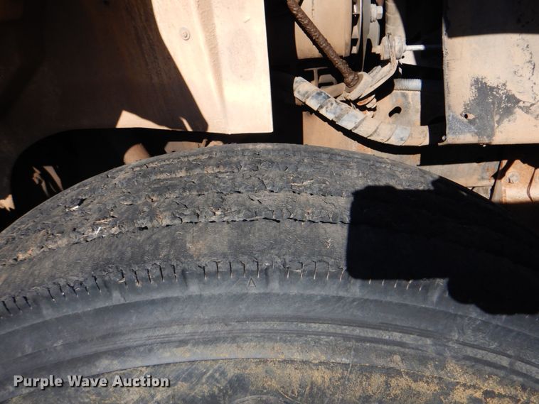 image for item DK5670 1991 International 8100  flatbed truck