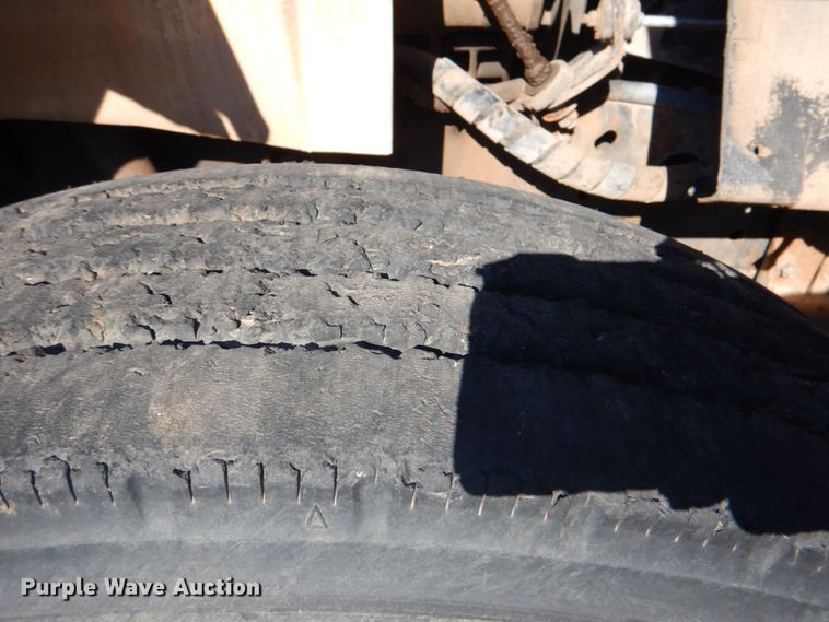 image for item DK5670 1991 International 8100  flatbed truck