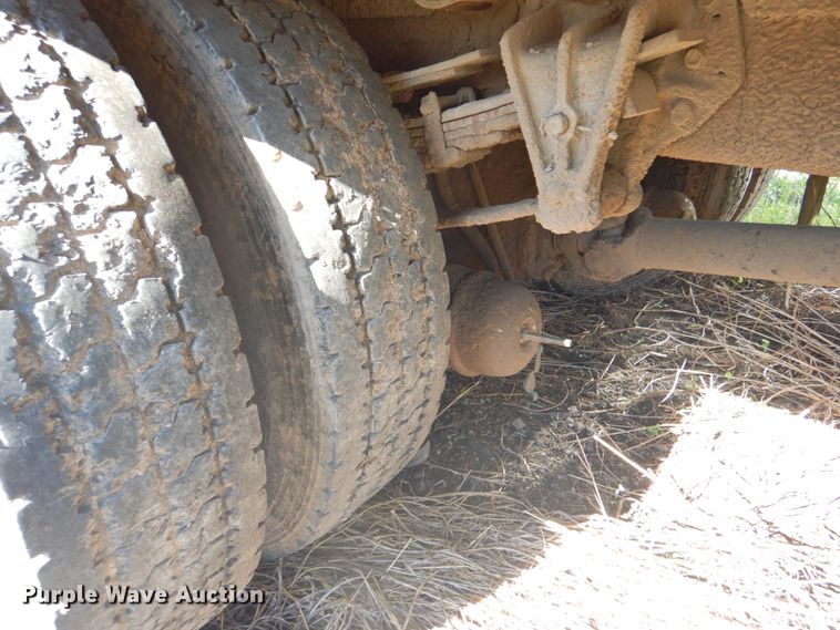 image for item DK5670 1991 International 8100  flatbed truck