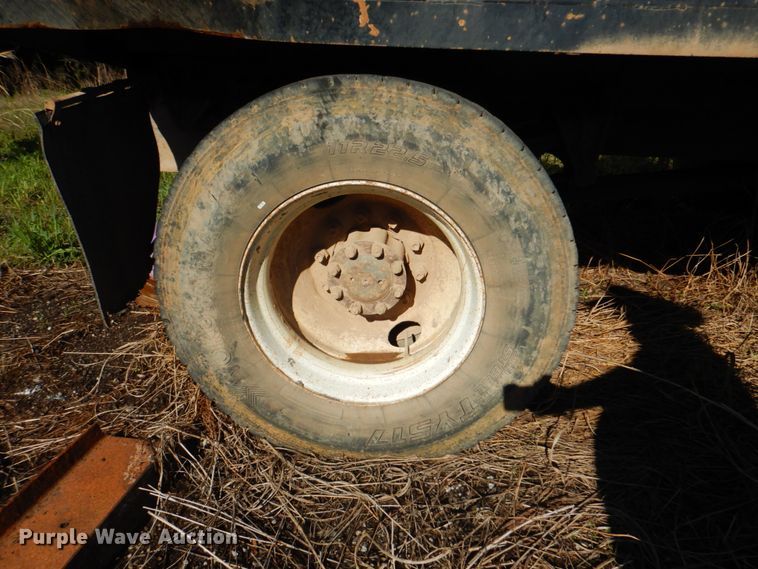 image for item DK5670 1991 International 8100  flatbed truck