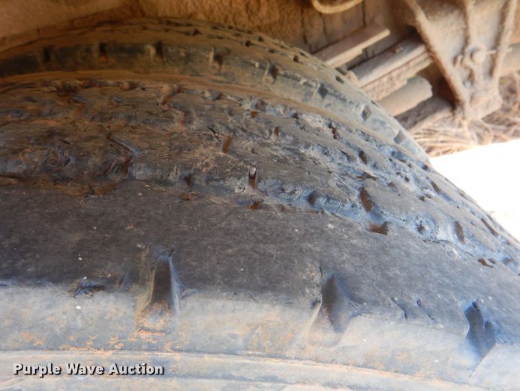 image for item DK5670 1991 International 8100  flatbed truck