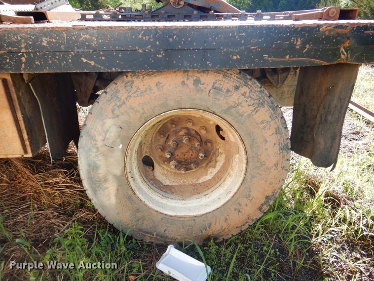 image for item DK5670 1991 International 8100  flatbed truck