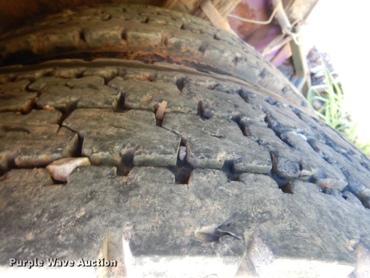 image for item DK5670 1991 International 8100  flatbed truck