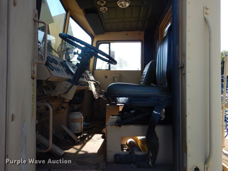 image for item DK5671 1984 Am General M1915A1  semi truck