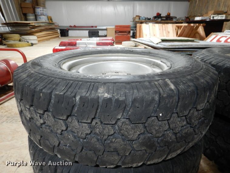 image for item DL8075 Automotive parts and accessories