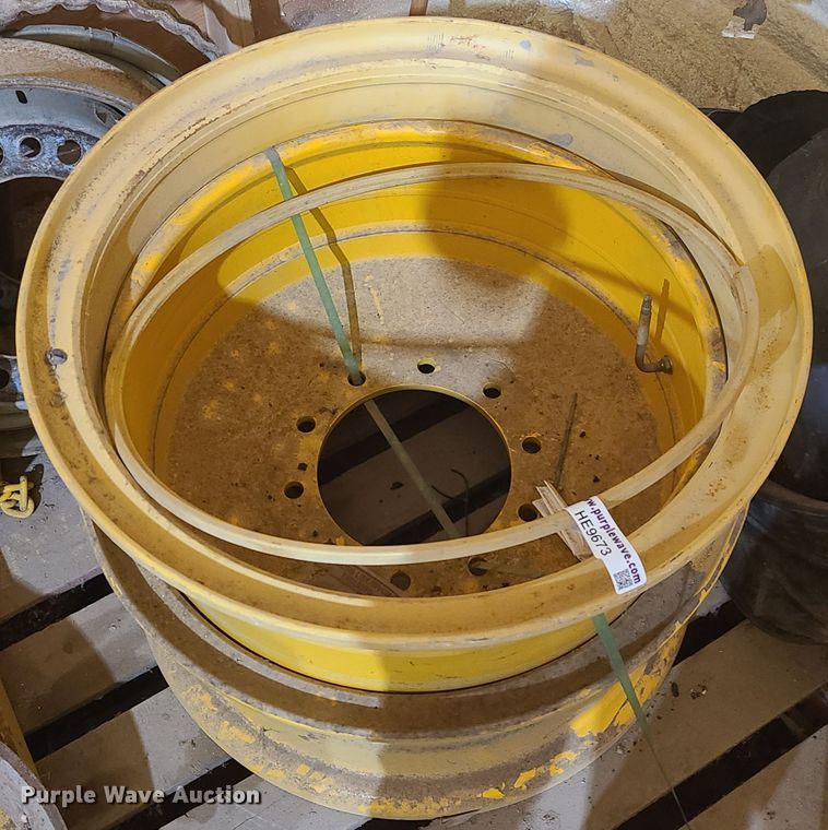 image for item HE9673 Ten lug wheel